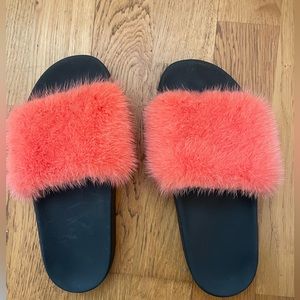 Givenchy Mink Fur Slide Sandal in Pink. Size 8